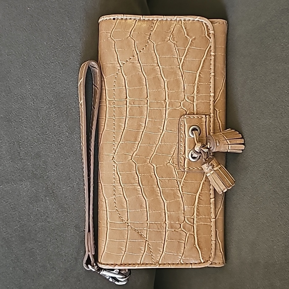 Crocodile Print Tassel Wallet Clutch Wristlet Tan Green